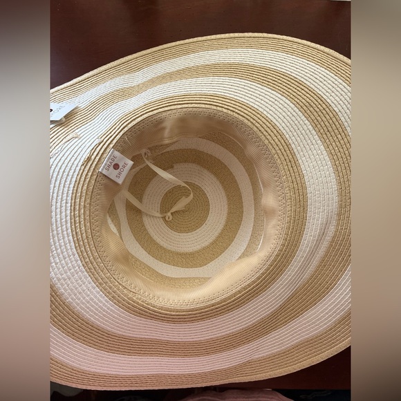 Shade & Shore Wide Brim Sun Hat in Tan and Cream - Picture 2 of 4